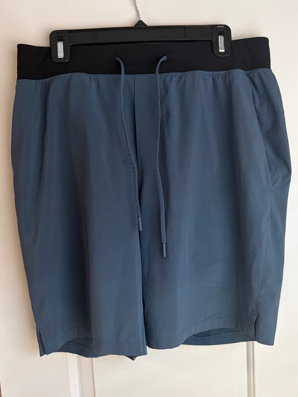 Lululemon Men’s 9” Lined shorts
